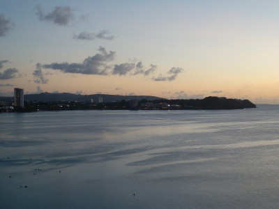 关岛塔蒙特海滩的日落