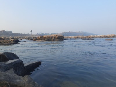 美丽的河水景色。