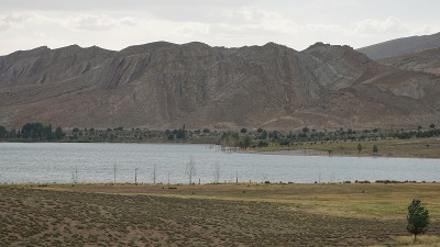 自然全景与拉克德提斯克湖在山区在风暴期间，摩洛哥，非洲