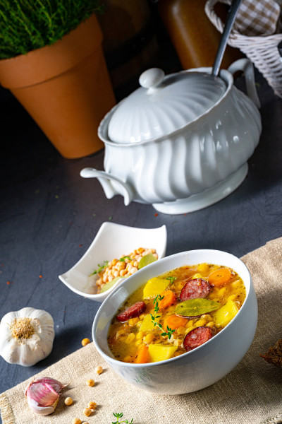 丰盛的豌豆汤后，奶奶rezept