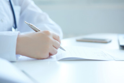 心脏治疗助理医师制作心脏物理脉搏测量文件。