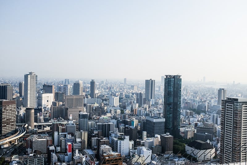 鸟瞰日本城市奥斯卡在晴朗的日子