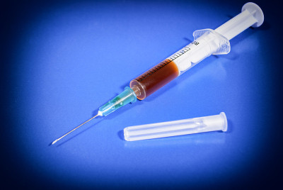经典透明医用注射器针头和药液