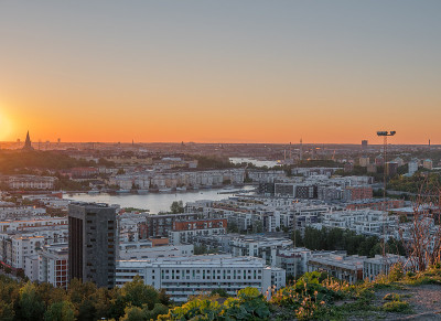 斯德哥尔摩的Hammarby Sjostad。在日落。