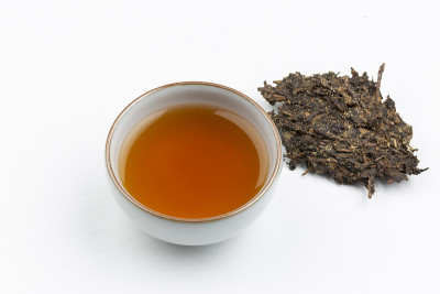 黑茶样品和茶汤