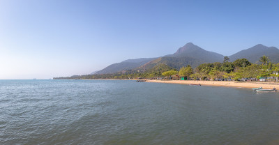 Praia do Pereque海滩的全景- Ilhabela，圣保罗，巴西