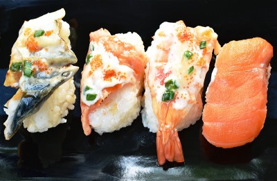 寿司日本食物与芥末蘸酱油