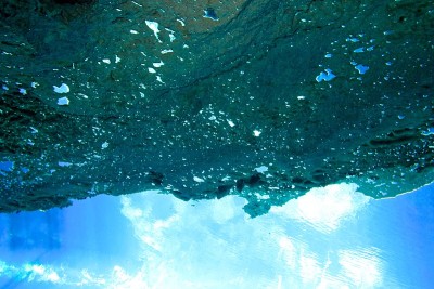 洞穴和洞穴水肺潜水在一个天然井或下沉洞。