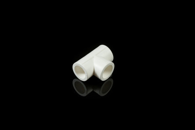 塑料管件上黑色隔离背景，上黑色玻璃