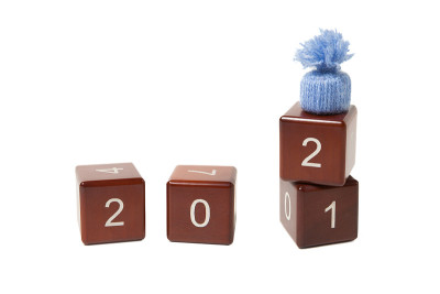 木方上的21号数字，1号上的帽子。2021年的概念。2021年新年快乐。