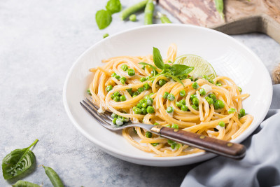 Italian pasta Cacio e Pepe - spaghetti with cheese