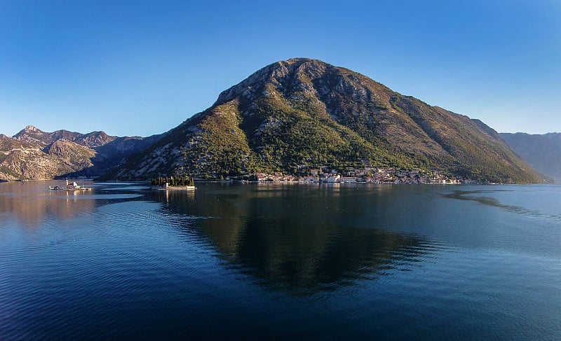 黑山科托尔湾的岩石教堂和圣乔治岛的圣母