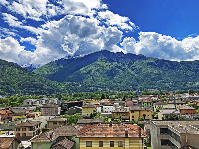 Bellinzona, Monte Carasso和Ticino河谷的全景