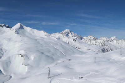 冬季风景拉泰勒滑雪胜地在阿尔卑斯山，勃朗峰山景