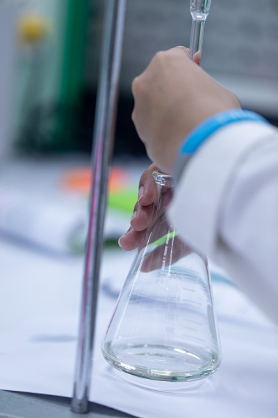 生物柴油生产是在实验室生产生物柴油的过程。