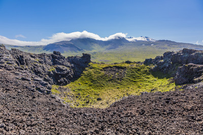 在Snaefellsjökul火山山顶观看夏季白天