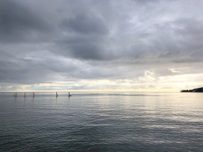 清晨从费拉角日出时的海景