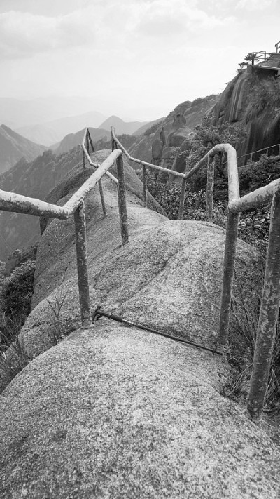 中国三清山黑白背景