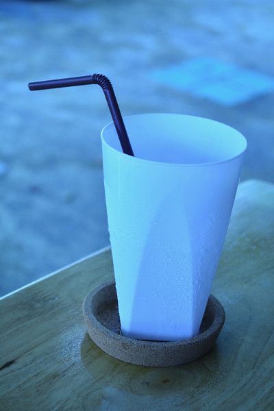 塑料杯。