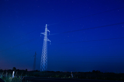 星空下的塔