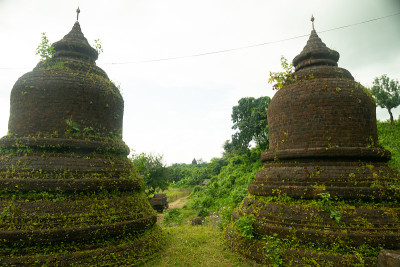 缅甸Mrauk U有一座古老的佛塔