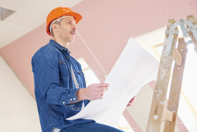 思考建筑工人肖像
