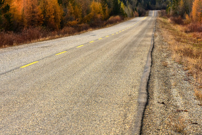 旧的废弃的公路