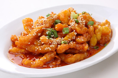 椭圆形盘子上的美味橙鸡