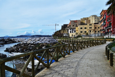 Pozzuoli, Naples。渔村