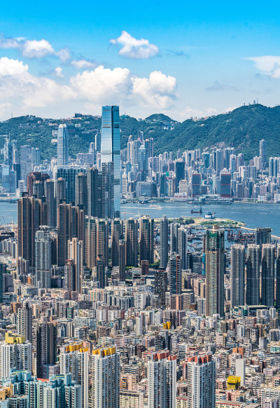 以香港狮子山为背景的城市