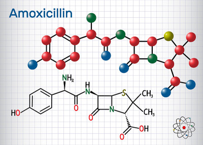 阿莫西林的药物分子。它是-内酰胺抗生素。结构化学式和分子模型。笼子里的一张纸