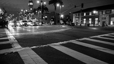 夜晚的城市街道