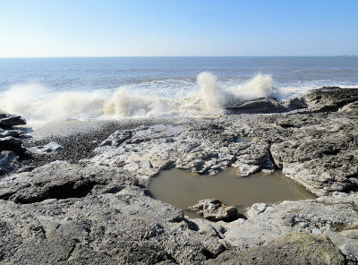 海浪拍打