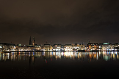 Binnenalster晚上
