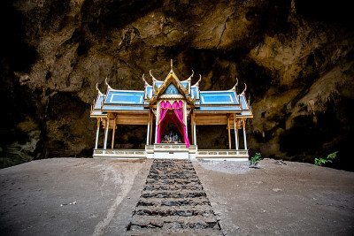 泰国帕拉雅·那空洞，Khua Kharuehat亭庙，位于泰国巴育普·基里汗Khao Sam Roi