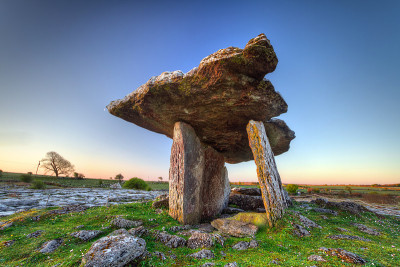 爱尔兰的古代波尔纳布隆Dolmen