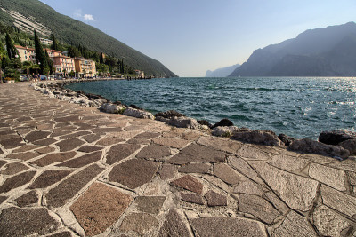 湖Garda-Torbole-Alps-Italy