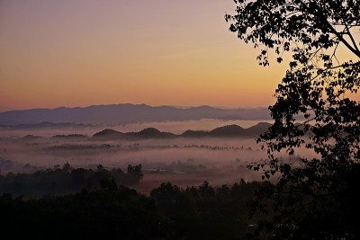 缅甸若开邦Mrauk U朦胧的日出