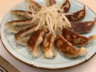 以豆芽为中心的滨松煎饺和环翅饺子为特色