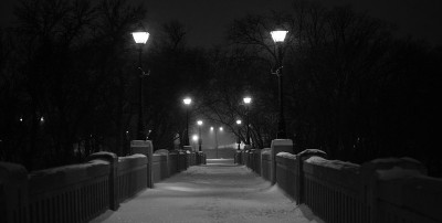 走在黑夜里