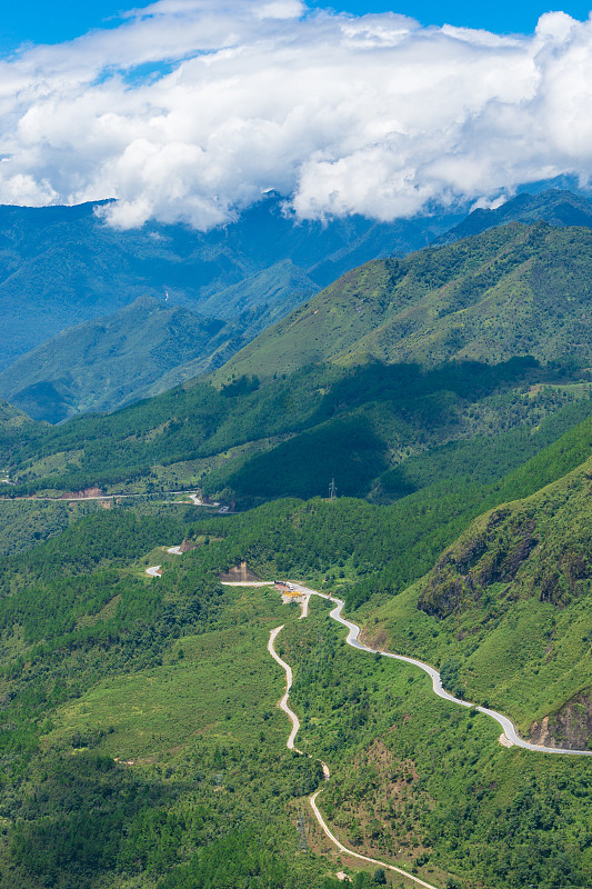 从上面看蜿蜒的山路