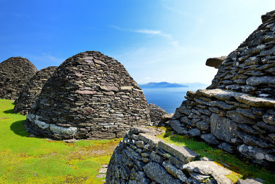 Skellig Michael或Great Skellig，基督教修道院废墟的所在地。栖息着各种海鸟