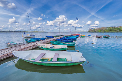 夏日的湖景。