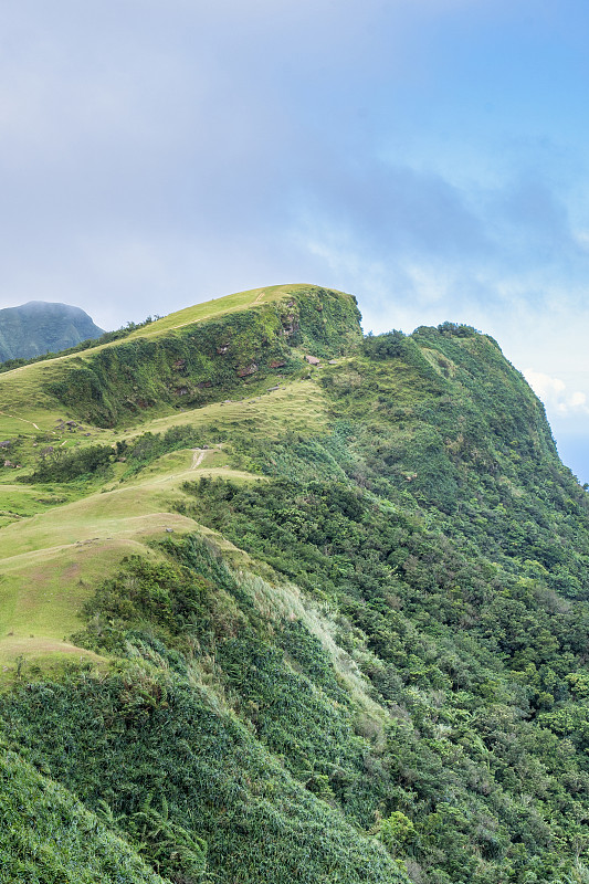 美丽的草原，大草原在桃源山谷，草岭山径经过台湾的万坑头峰。