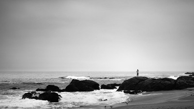 黑白海滩景观