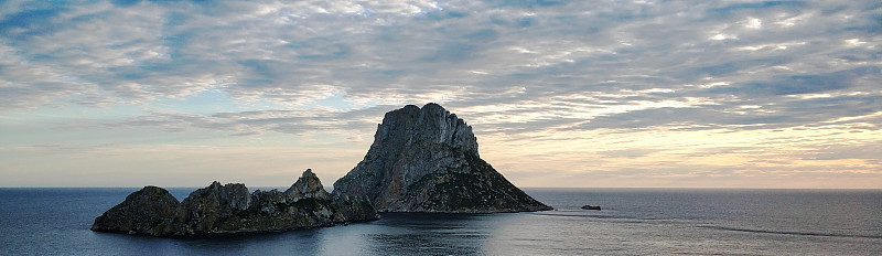 全景图像Es Vedra。伊比沙岛，巴利阿里群岛。西班牙