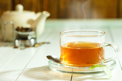 茶饮料在茶杯的背景