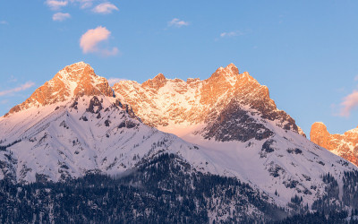 田园诗般的雪山山峰，冬日夕阳，风景，阿尔卑斯山，奥地利