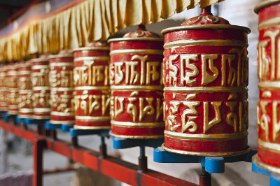 奥姆 · 马尼 · 帕德梅 · 胡姆祈祷车轮