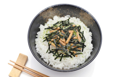 日本料理，茶花配紫菜和小吃